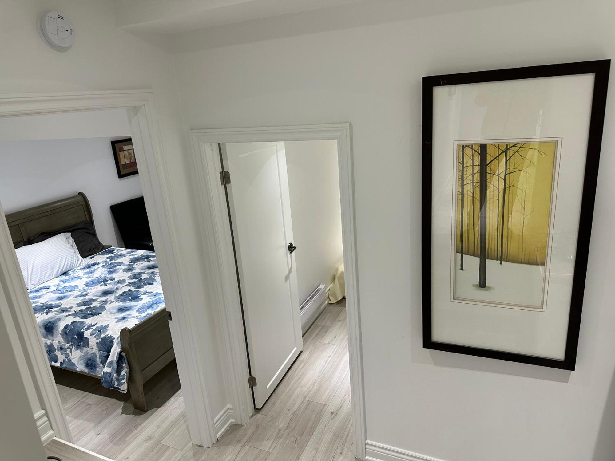 Double Bedroom On Up Or 3 Bedrooms In Basement Near Eglinton Subway Station تورونتو المظهر الخارجي الصورة