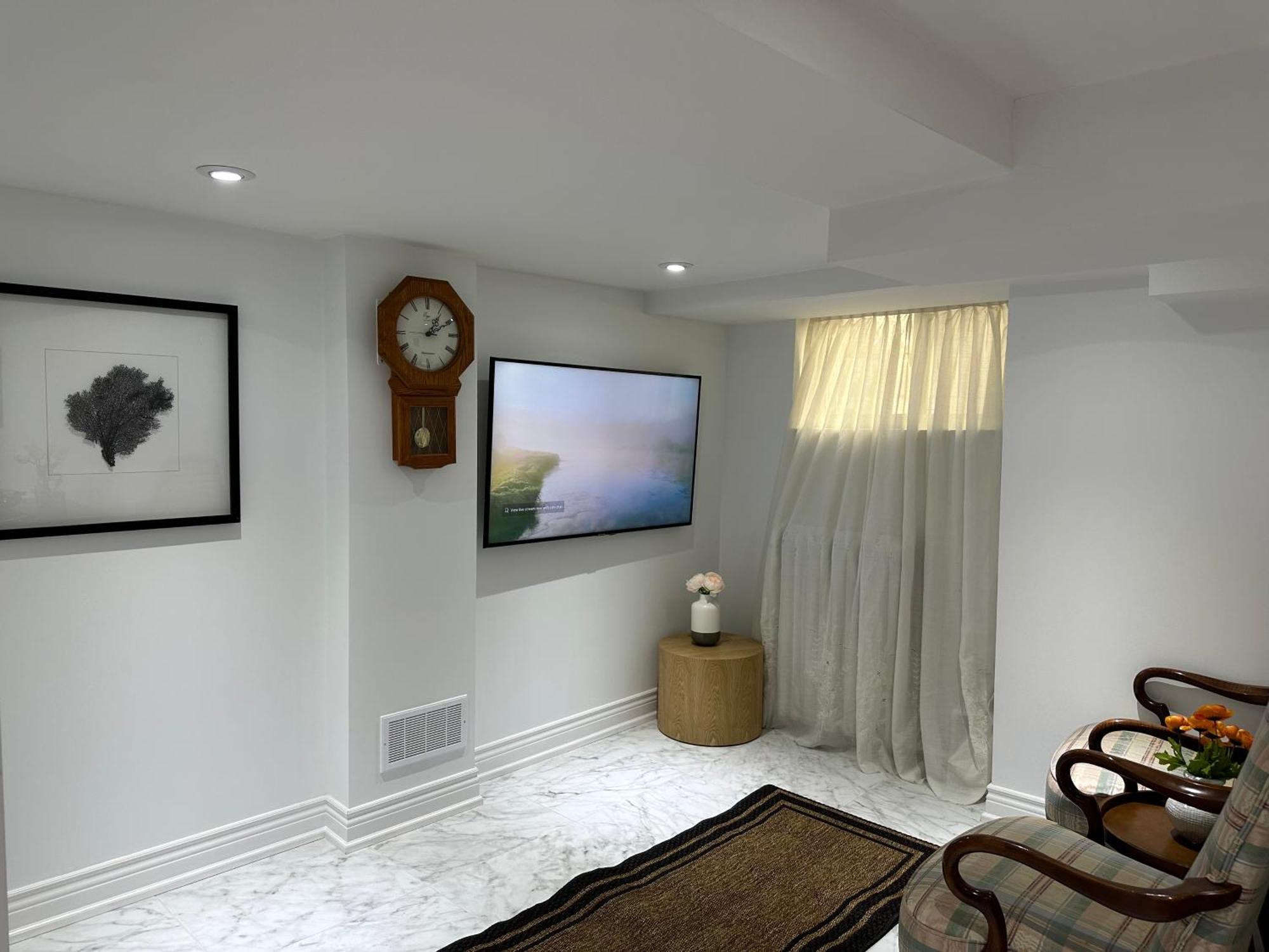 Double Bedroom On Up Or 3 Bedrooms In Basement Near Eglinton Subway Station تورونتو المظهر الخارجي الصورة