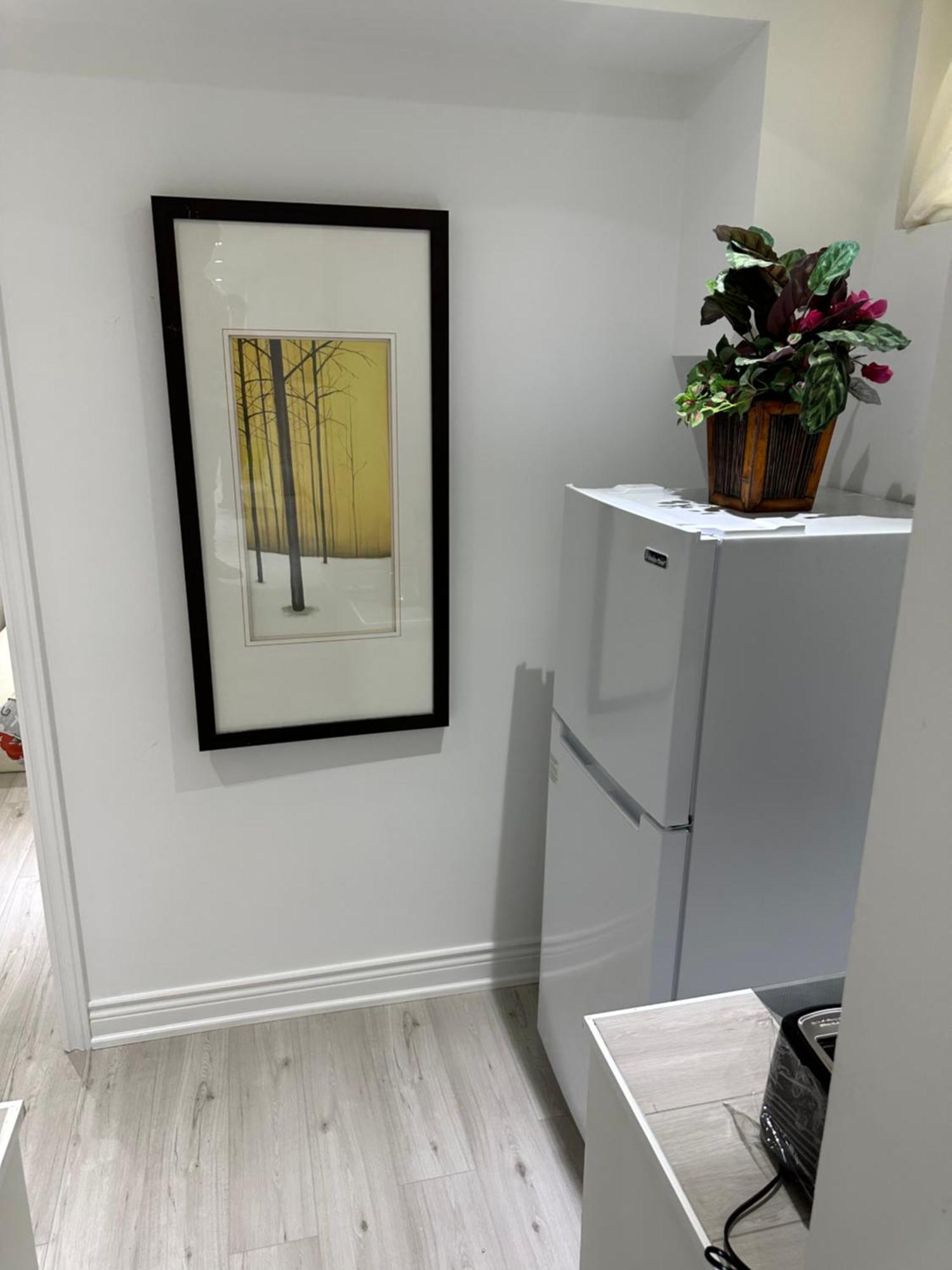 Double Bedroom On Up Or 3 Bedrooms In Basement Near Eglinton Subway Station تورونتو المظهر الخارجي الصورة