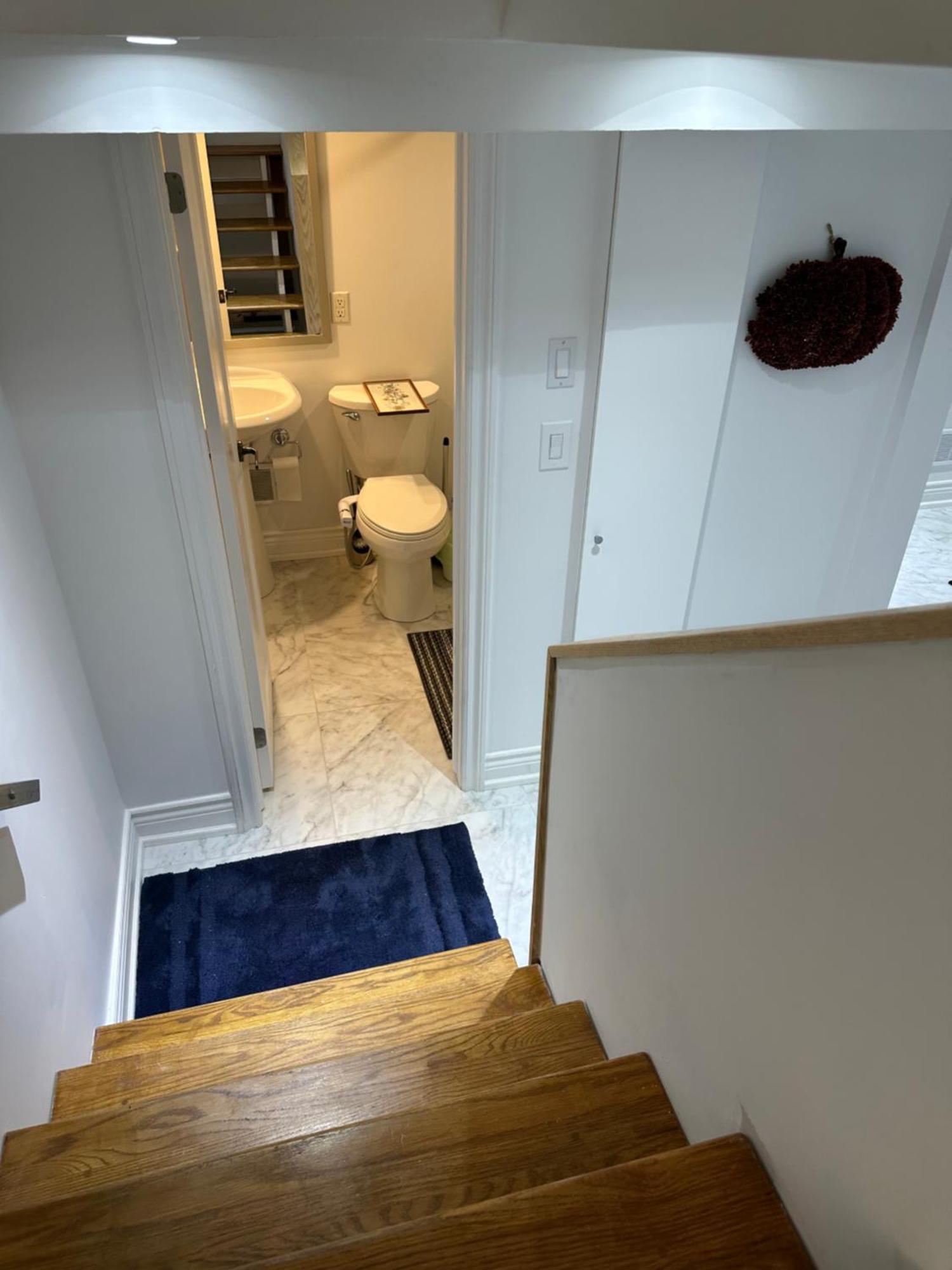 Double Bedroom On Up Or 3 Bedrooms In Basement Near Eglinton Subway Station تورونتو المظهر الخارجي الصورة