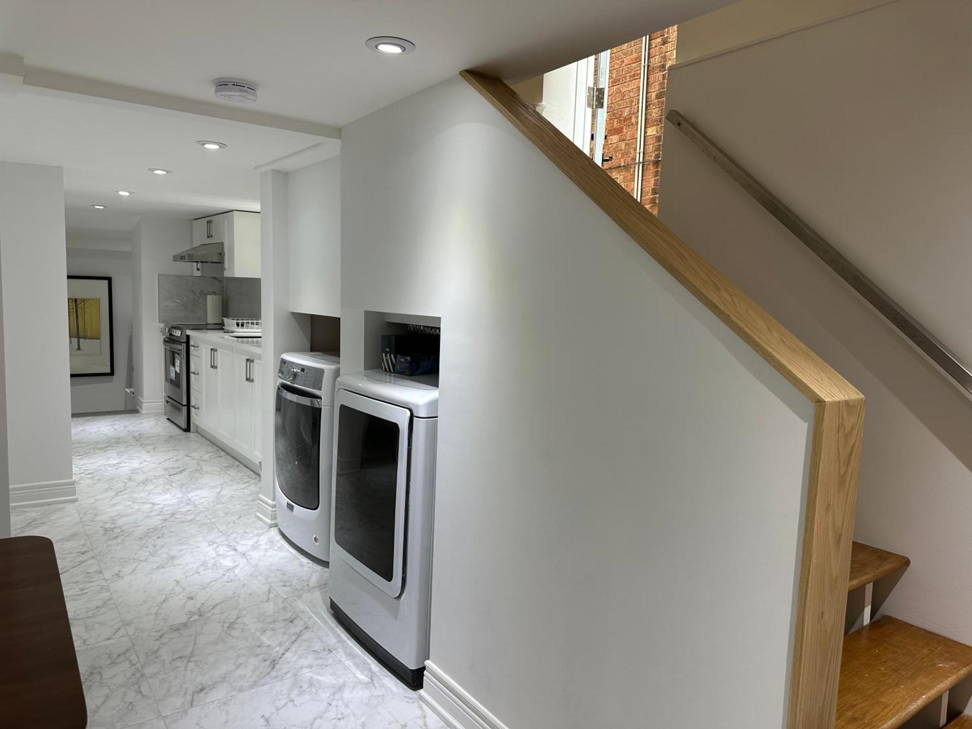 Double Bedroom On Up Or 3 Bedrooms In Basement Near Eglinton Subway Station تورونتو المظهر الخارجي الصورة