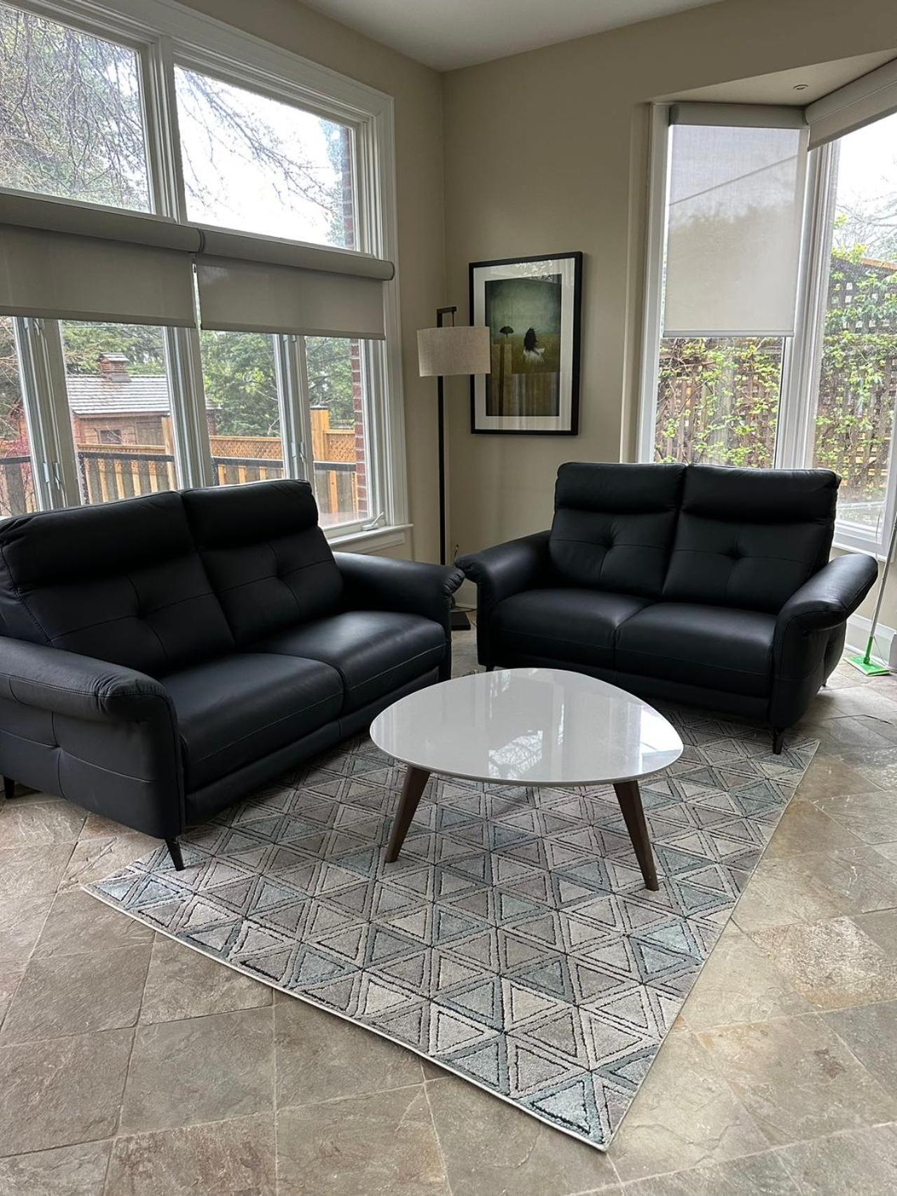 Double Bedroom On Up Or 3 Bedrooms In Basement Near Eglinton Subway Station تورونتو المظهر الخارجي الصورة
