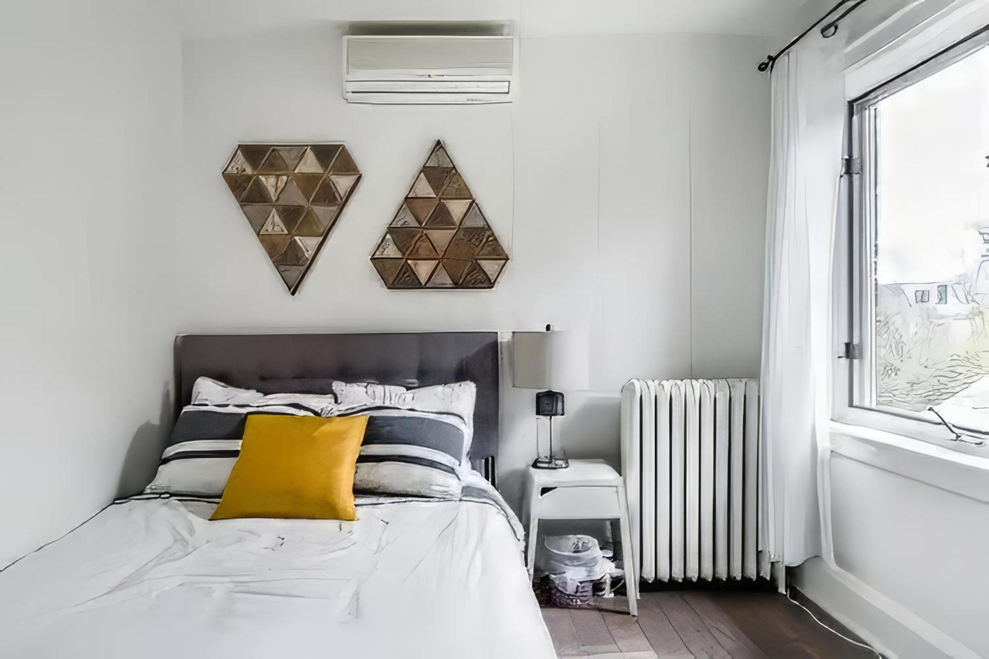 Double Bedroom On Up Or 3 Bedrooms In Basement Near Eglinton Subway Station تورونتو المظهر الخارجي الصورة