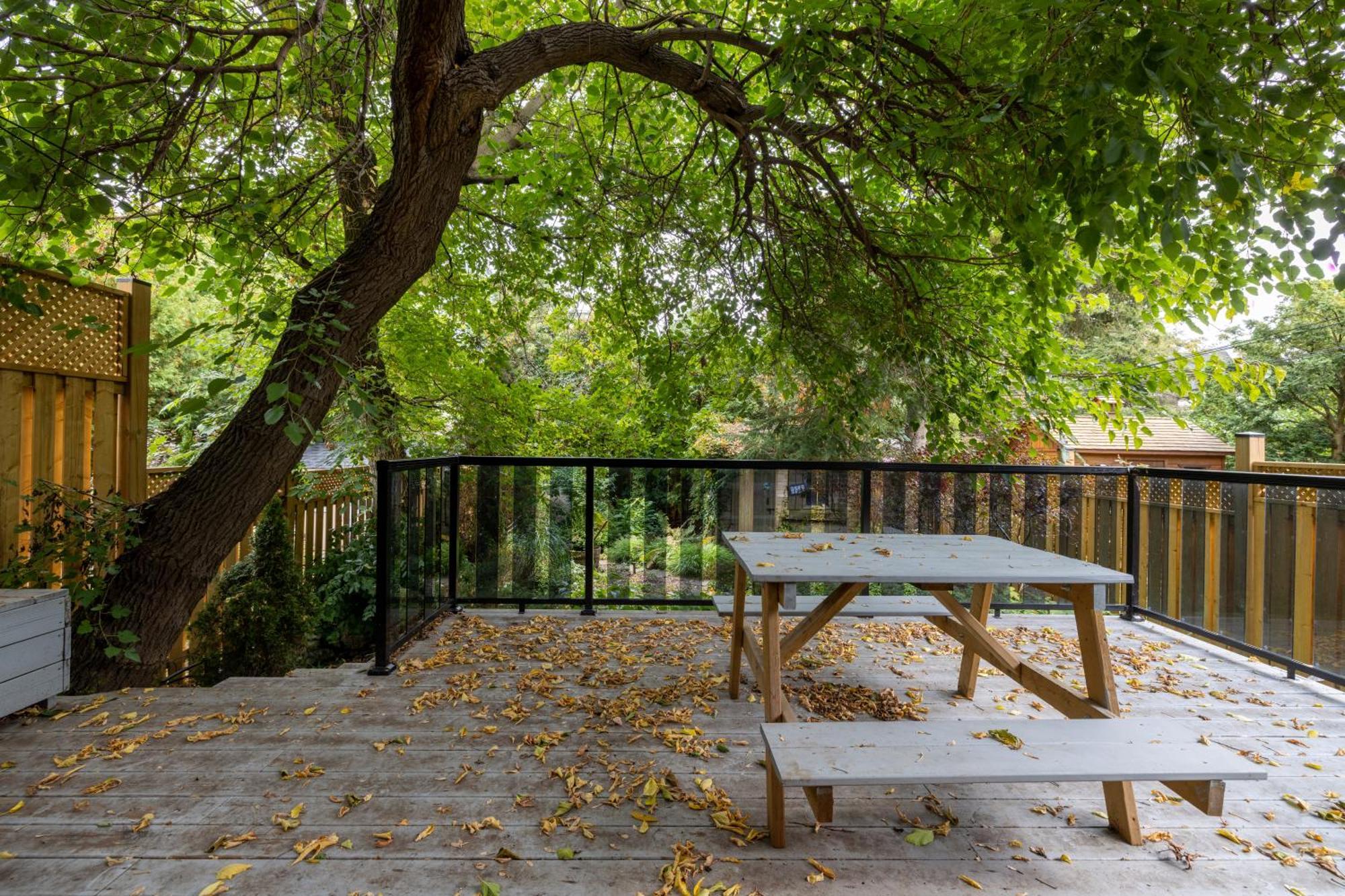 Double Bedroom On Up Or 3 Bedrooms In Basement Near Eglinton Subway Station تورونتو المظهر الخارجي الصورة