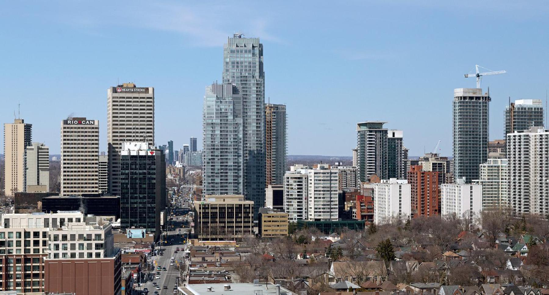 Double Bedroom On Up Or 3 Bedrooms In Basement Near Eglinton Subway Station تورونتو المظهر الخارجي الصورة